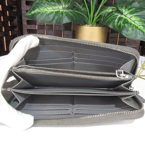 Prada Women's Wallet in Elegant Gray - Picture 8 of 10